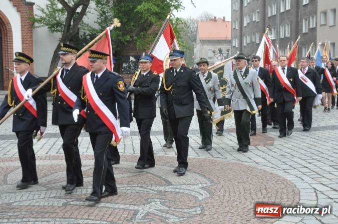 Zdjęcie w galerii na portalu naszraciborz.pl: Święto Narodowe Trzeciego Maja w Raciborzu. Uroczysta parada z udziałem ułanów wiadomości z regionu