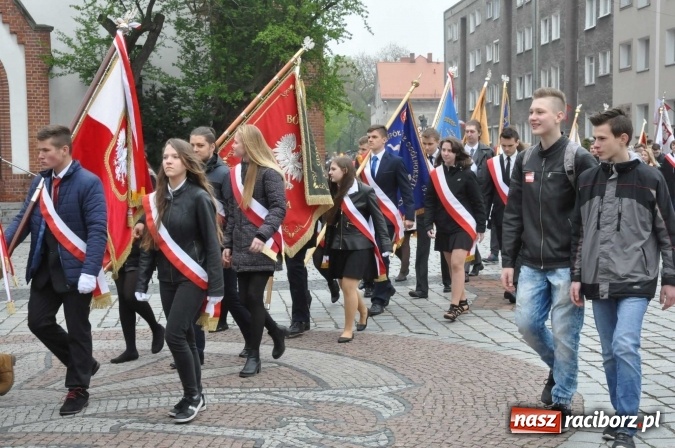 Zdjęcie w galerii na portalu naszraciborz.pl: Święto Narodowe Trzeciego Maja w Raciborzu. Uroczysta parada z udziałem ułanów wiadomości z regionu