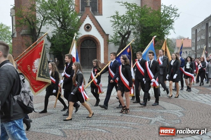 Zdjęcie w galerii na portalu naszraciborz.pl: Święto Narodowe Trzeciego Maja w Raciborzu. Uroczysta parada z udziałem ułanów wiadomości z regionu