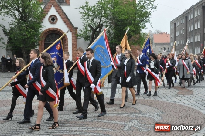 Zdjęcie w galerii na portalu naszraciborz.pl: Święto Narodowe Trzeciego Maja w Raciborzu. Uroczysta parada z udziałem ułanów wiadomości z regionu