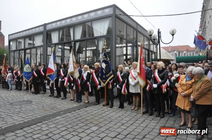 Zdjęcie w galerii na portalu naszraciborz.pl: Święto Narodowe Trzeciego Maja w Raciborzu. Uroczysta parada z udziałem ułanów wiadomości z regionu