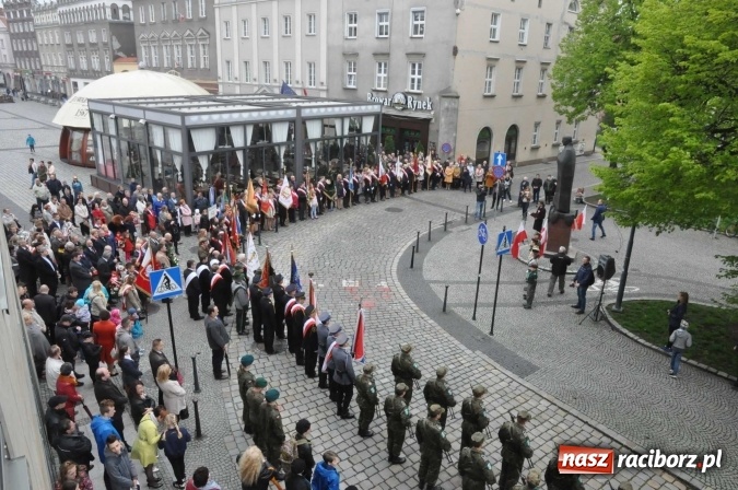 Zdjęcie w galerii na portalu naszraciborz.pl: Święto Narodowe Trzeciego Maja w Raciborzu. Uroczysta parada z udziałem ułanów wiadomości z regionu