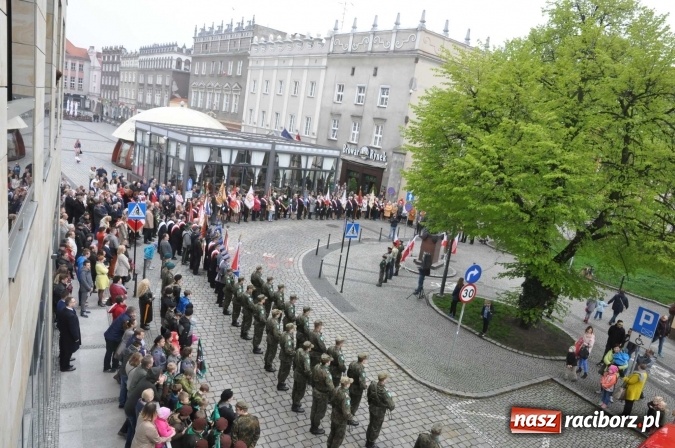 Zdjęcie w galerii na portalu naszraciborz.pl: Święto Narodowe Trzeciego Maja w Raciborzu. Uroczysta parada z udziałem ułanów wiadomości z regionu