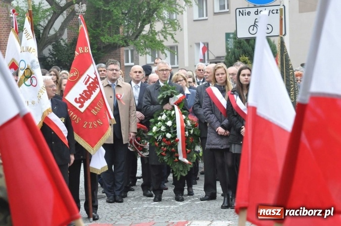 Zdjęcie w galerii na portalu naszraciborz.pl: Święto Narodowe Trzeciego Maja w Raciborzu. Uroczysta parada z udziałem ułanów wiadomości z regionu