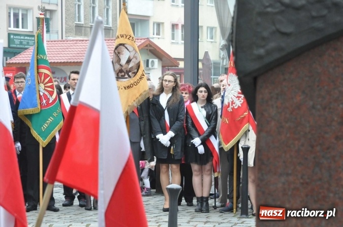 Zdjęcie w galerii na portalu naszraciborz.pl: Święto Narodowe Trzeciego Maja w Raciborzu. Uroczysta parada z udziałem ułanów wiadomości z regionu