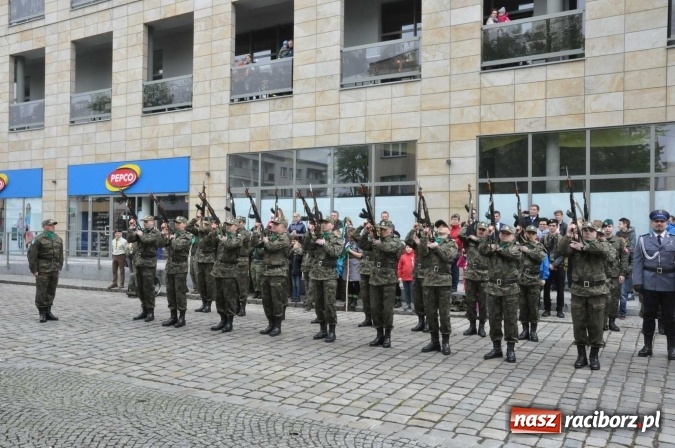 Zdjęcie w galerii na portalu naszraciborz.pl: Święto Narodowe Trzeciego Maja w Raciborzu. Uroczysta parada z udziałem ułanów wiadomości z regionu