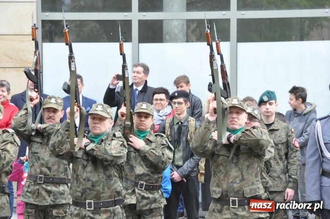 Zdjęcie w galerii na portalu naszraciborz.pl: Święto Narodowe Trzeciego Maja w Raciborzu. Uroczysta parada z udziałem ułanów wiadomości z regionu