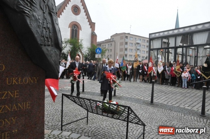 Zdjęcie w galerii na portalu naszraciborz.pl: Święto Narodowe Trzeciego Maja w Raciborzu. Uroczysta parada z udziałem ułanów wiadomości z regionu