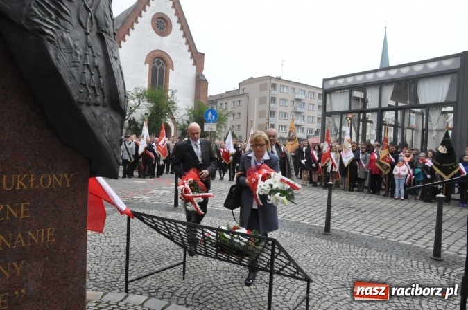 Zdjęcie w galerii na portalu naszraciborz.pl: Święto Narodowe Trzeciego Maja w Raciborzu. Uroczysta parada z udziałem ułanów wiadomości z regionu