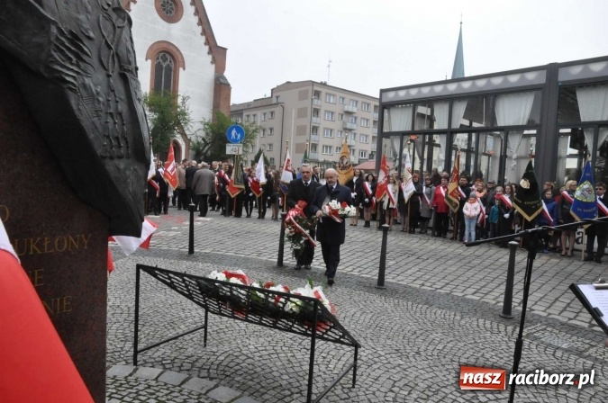 Zdjęcie w galerii na portalu naszraciborz.pl: Święto Narodowe Trzeciego Maja w Raciborzu. Uroczysta parada z udziałem ułanów wiadomości z regionu
