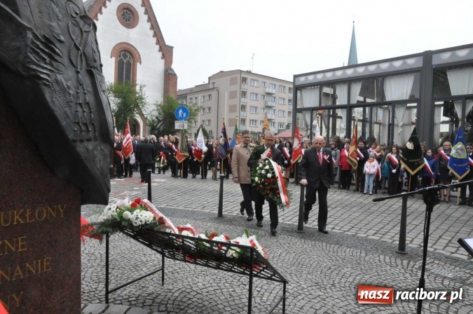 Zdjęcie w galerii na portalu naszraciborz.pl: Święto Narodowe Trzeciego Maja w Raciborzu. Uroczysta parada z udziałem ułanów wiadomości z regionu