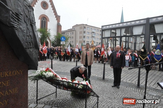 Zdjęcie w galerii na portalu naszraciborz.pl: Święto Narodowe Trzeciego Maja w Raciborzu. Uroczysta parada z udziałem ułanów wiadomości z regionu
