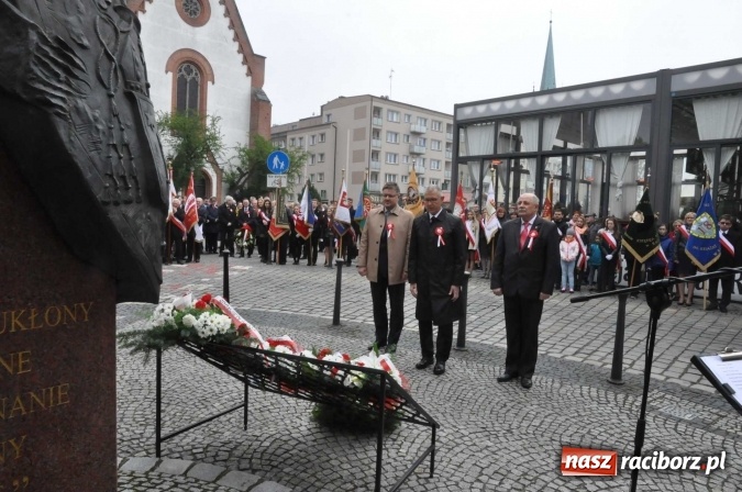 Zdjęcie w galerii na portalu naszraciborz.pl: Święto Narodowe Trzeciego Maja w Raciborzu. Uroczysta parada z udziałem ułanów wiadomości z regionu