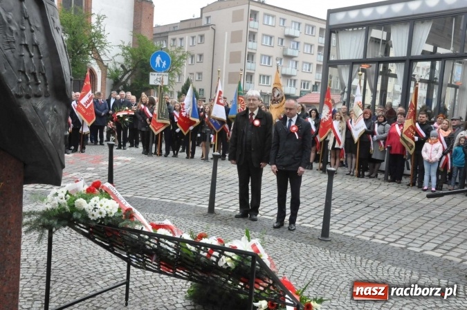 Zdjęcie w galerii na portalu naszraciborz.pl: Święto Narodowe Trzeciego Maja w Raciborzu. Uroczysta parada z udziałem ułanów wiadomości z regionu