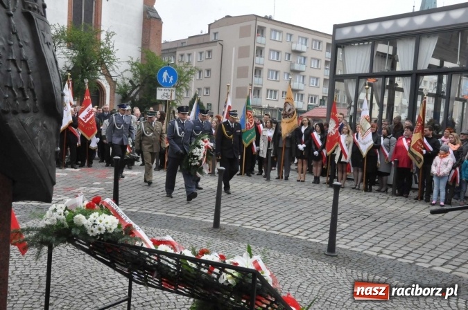Zdjęcie w galerii na portalu naszraciborz.pl: Święto Narodowe Trzeciego Maja w Raciborzu. Uroczysta parada z udziałem ułanów wiadomości z regionu