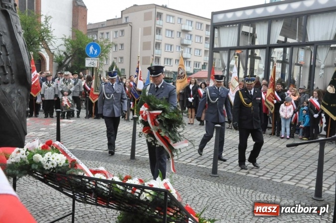 Zdjęcie w galerii na portalu naszraciborz.pl: Święto Narodowe Trzeciego Maja w Raciborzu. Uroczysta parada z udziałem ułanów wiadomości z regionu
