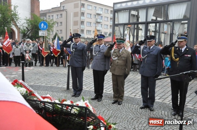 Zdjęcie w galerii na portalu naszraciborz.pl: Święto Narodowe Trzeciego Maja w Raciborzu. Uroczysta parada z udziałem ułanów wiadomości z regionu