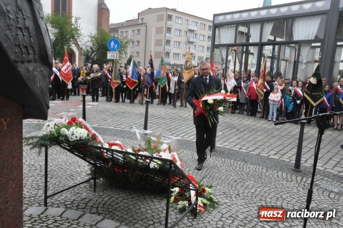 Zdjęcie w galerii na portalu naszraciborz.pl: Święto Narodowe Trzeciego Maja w Raciborzu. Uroczysta parada z udziałem ułanów wiadomości z regionu