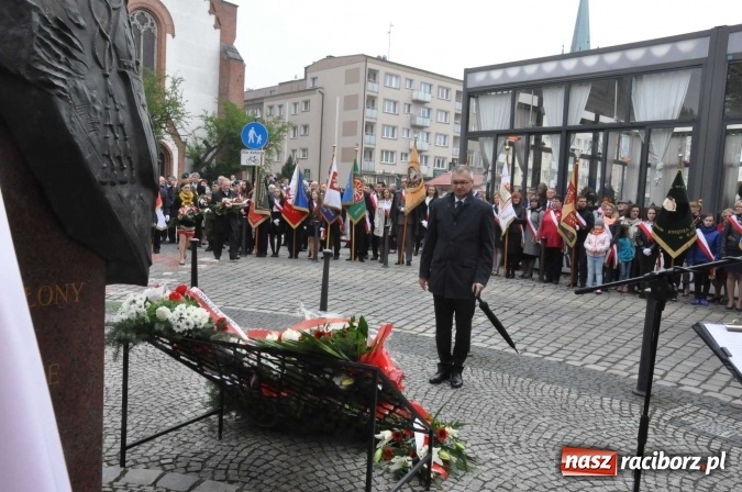 Zdjęcie w galerii na portalu naszraciborz.pl: Święto Narodowe Trzeciego Maja w Raciborzu. Uroczysta parada z udziałem ułanów wiadomości z regionu