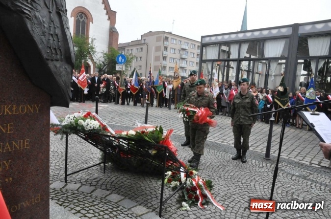 Zdjęcie w galerii na portalu naszraciborz.pl: Święto Narodowe Trzeciego Maja w Raciborzu. Uroczysta parada z udziałem ułanów wiadomości z regionu