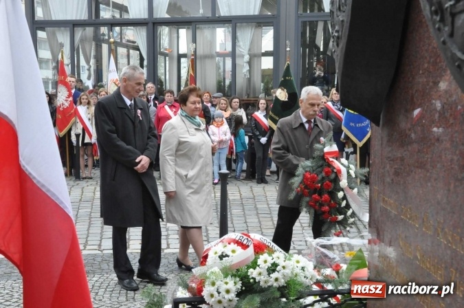 Zdjęcie w galerii na portalu naszraciborz.pl: Święto Narodowe Trzeciego Maja w Raciborzu. Uroczysta parada z udziałem ułanów wiadomości z regionu