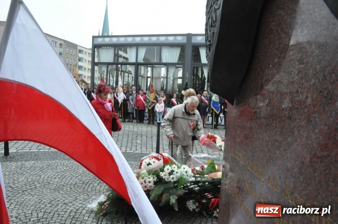 Zdjęcie w galerii na portalu naszraciborz.pl: Święto Narodowe Trzeciego Maja w Raciborzu. Uroczysta parada z udziałem ułanów wiadomości z regionu