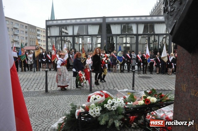 Zdjęcie w galerii na portalu naszraciborz.pl: Święto Narodowe Trzeciego Maja w Raciborzu. Uroczysta parada z udziałem ułanów wiadomości z regionu