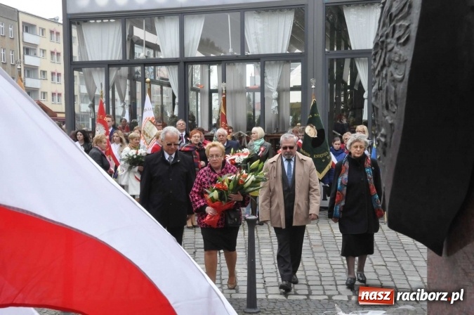 Zdjęcie w galerii na portalu naszraciborz.pl: Święto Narodowe Trzeciego Maja w Raciborzu. Uroczysta parada z udziałem ułanów wiadomości z regionu