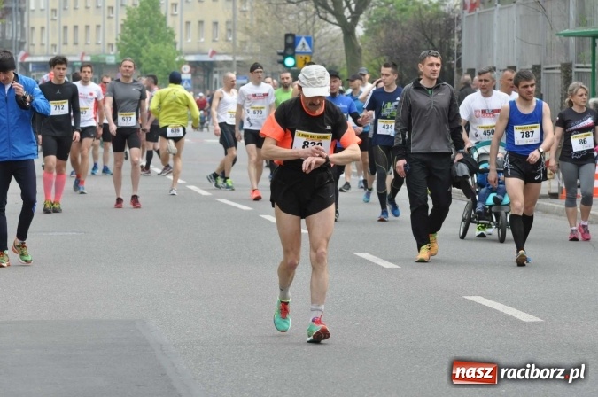 Zdjęcie w galerii na portalu naszraciborz.pl: Rekordowy X Bieg bez granic w Raciborzu. Wygrał Ukrainiec Sergii Rybak wiadomości z regionu