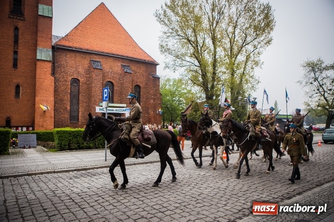 Zdjęcie w galerii na portalu naszraciborz.pl: Witaj maj, piękny maj, U Polaków błogi raj... wiadomości z regionu