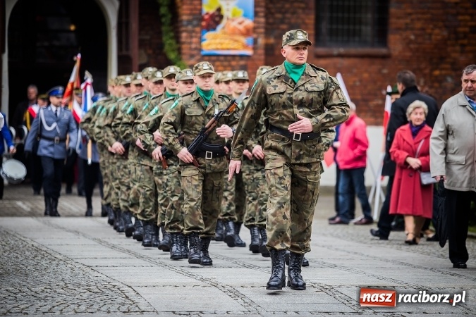 Zdjęcie w galerii na portalu naszraciborz.pl: Witaj maj, piękny maj, U Polaków błogi raj... wiadomości z regionu