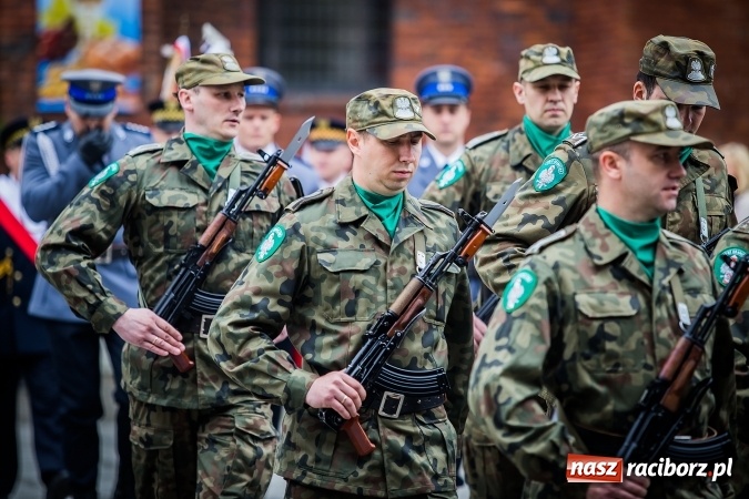 Zdjęcie w galerii na portalu naszraciborz.pl: Witaj maj, piękny maj, U Polaków błogi raj... wiadomości z regionu
