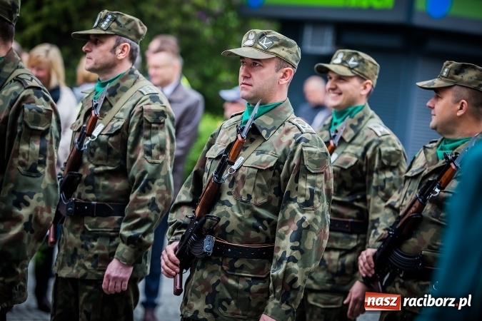 Zdjęcie w galerii na portalu naszraciborz.pl: Witaj maj, piękny maj, U Polaków błogi raj... wiadomości z regionu