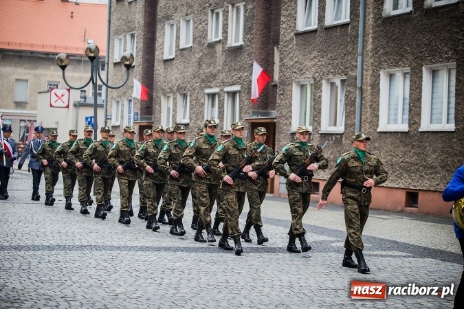 Zdjęcie w galerii na portalu naszraciborz.pl: Witaj maj, piękny maj, U Polaków błogi raj... wiadomości z regionu