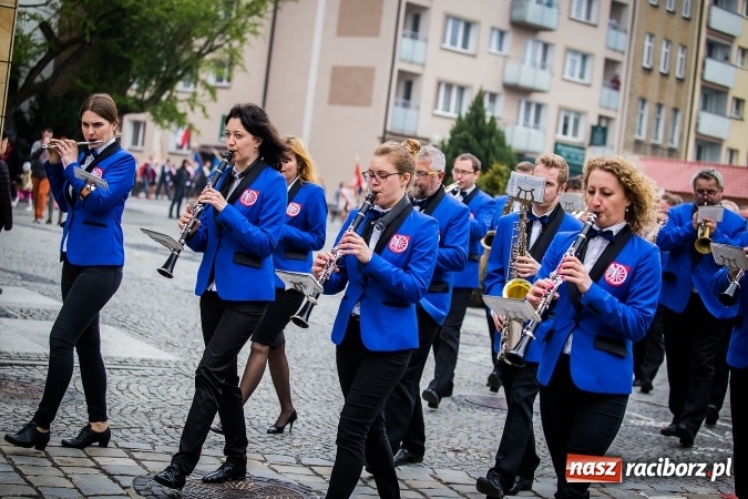 Zdjęcie w galerii na portalu naszraciborz.pl: Witaj maj, piękny maj, U Polaków błogi raj... wiadomości z regionu