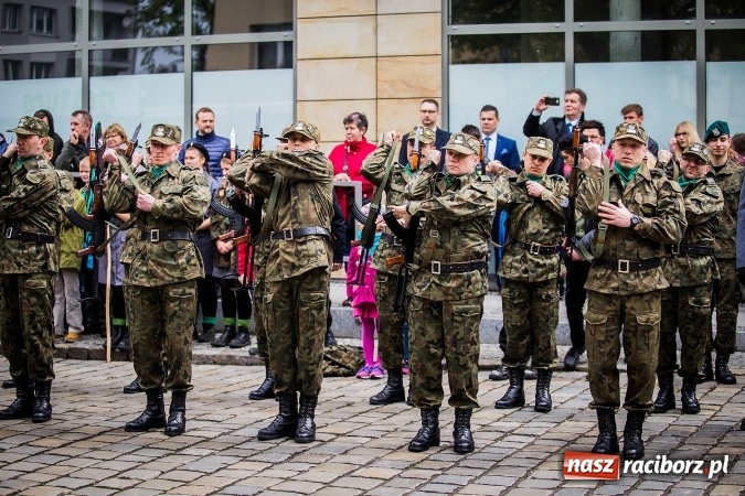 Zdjęcie w galerii na portalu naszraciborz.pl: Witaj maj, piękny maj, U Polaków błogi raj... wiadomości z regionu