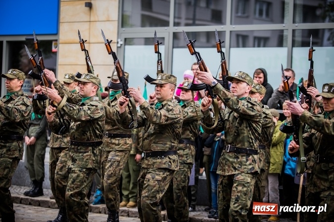 Zdjęcie w galerii na portalu naszraciborz.pl: Witaj maj, piękny maj, U Polaków błogi raj... wiadomości z regionu