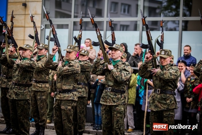 Zdjęcie w galerii na portalu naszraciborz.pl: Witaj maj, piękny maj, U Polaków błogi raj... wiadomości z regionu
