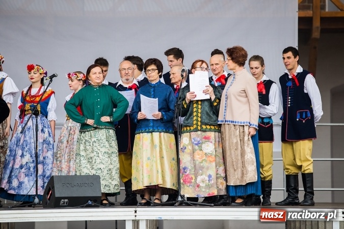 Zdjęcie w galerii na portalu naszraciborz.pl: Piknik z ułanami na zamkowym dziedzińcu  wiadomości z regionu