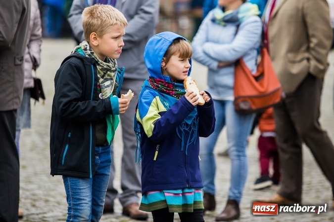 Zdjęcie w galerii na portalu naszraciborz.pl: Piknik z ułanami na zamkowym dziedzińcu  wiadomości z regionu