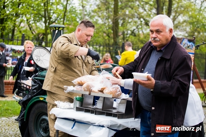 Zdjęcie w galerii na portalu naszraciborz.pl: Piknik z ułanami na zamkowym dziedzińcu  wiadomości z regionu