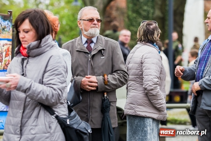 Zdjęcie w galerii na portalu naszraciborz.pl: Piknik z ułanami na zamkowym dziedzińcu  wiadomości z regionu