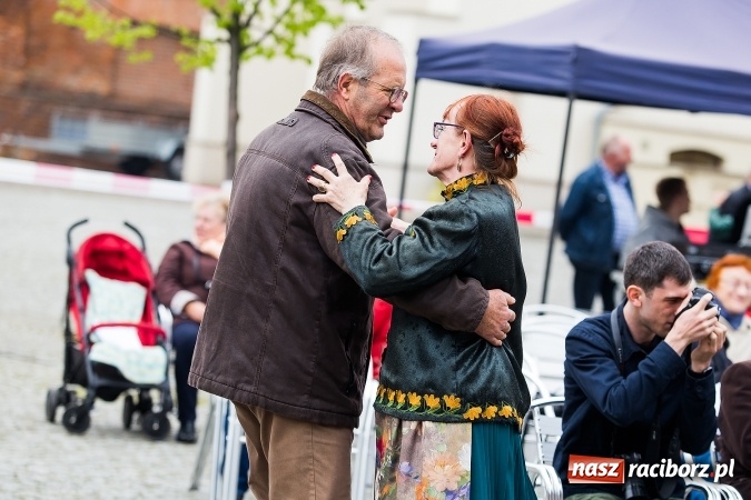Zdjęcie w galerii na portalu naszraciborz.pl: Piknik z ułanami na zamkowym dziedzińcu  wiadomości z regionu