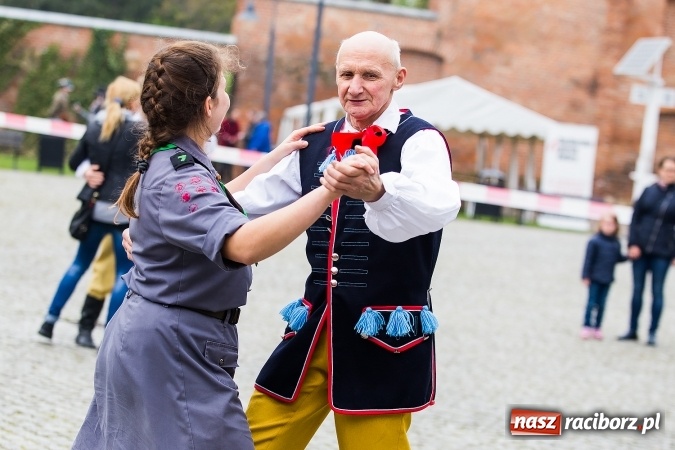 Zdjęcie w galerii na portalu naszraciborz.pl: Piknik z ułanami na zamkowym dziedzińcu  wiadomości z regionu