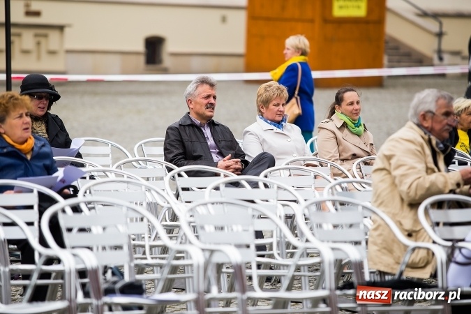 Zdjęcie w galerii na portalu naszraciborz.pl: Piknik z ułanami na zamkowym dziedzińcu  wiadomości z regionu