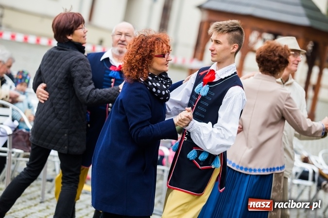 Zdjęcie w galerii na portalu naszraciborz.pl: Piknik z ułanami na zamkowym dziedzińcu  wiadomości z regionu