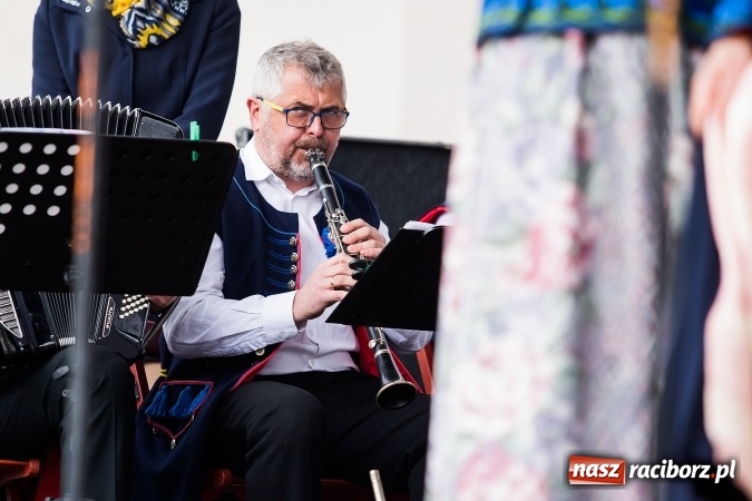 Zdjęcie w galerii na portalu naszraciborz.pl: Piknik z ułanami na zamkowym dziedzińcu  wiadomości z regionu