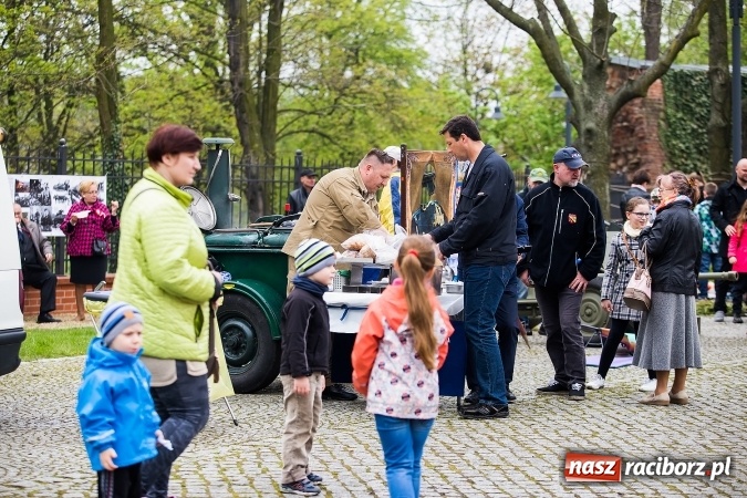 Zdjęcie w galerii na portalu naszraciborz.pl: Piknik z ułanami na zamkowym dziedzińcu  wiadomości z regionu