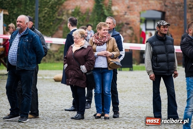 Zdjęcie w galerii na portalu naszraciborz.pl: Piknik z ułanami na zamkowym dziedzińcu  wiadomości z regionu
