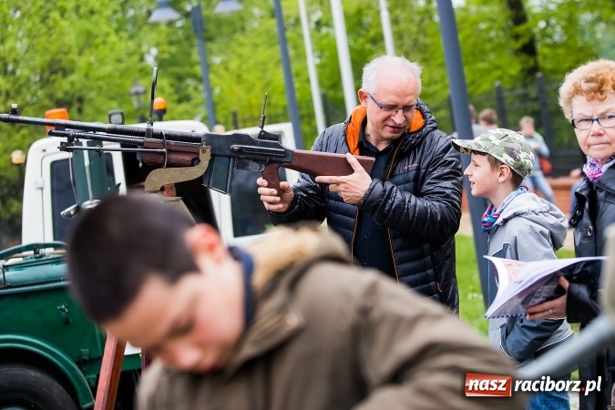 Zdjęcie w galerii na portalu naszraciborz.pl: Piknik z ułanami na zamkowym dziedzińcu  wiadomości z regionu